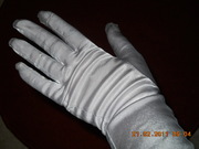 Нарядные перчатки серебристо-белый