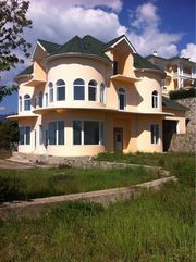 Великолепный дом в г.Ялта,  п.Восход общей площадью 1200 м2